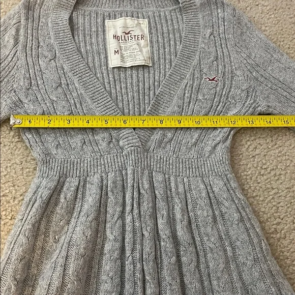 Vintage Hollister V-Neck Cable Knit Sweater, Size M - Picture 5 of 9